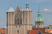 Stadtsilhouette Braunschweig, Blick über Dom St. Blasii und Rathausturm, Romanik, Gotik, Braunschweig, Niedersachsen, Deutschland