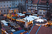 Christmas market on Burgplatz in the evening light, View from the town hall towards the cathedral, Henry the Lion, Brunswick, Lower Saxony, Germany
