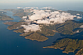 Luftaufnahme mit Cook Strait and Marlborough Sounds,Wasserstraße,Weg der Inselfähren,Südinsel,Neuseeland