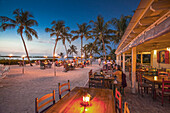 Abendessen im Restaurant Morada Bay, Islamorada, Florida Keys, Florida, USA