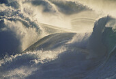 ''Hawaii, Oahu, North Shore; powerful winter surf, waves crashing in weave pattern''