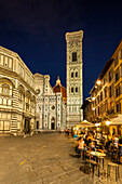 Dom, Kathedrale Santa Maria del Fiore mit Giottos Campanile bei Nacht, Battistero, Piazza Giovanni, Florenz, Toskana, Italien, Europa