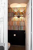 WC des Couture Zimmer Suite Salon Dore im Hotel La Maison Champs-Elysees, Design Martin Margiela, Paris, Frankreich