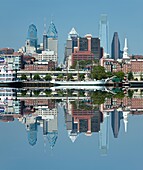 DOWNTOWN SKYLINE DELAWARE RIVER PHILADELPHIA PENNSYLVANIA USA