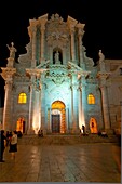 Italy, Sicily, Siracusa Ortegia, The duomo Cathedral of Syracuse in the central piazza at night