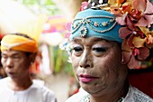 A nat-kadaw  medium  The biggest Nat ritual is held in Taungbyon, about twenty kilometers north of Wagung, in august, for six days including the full moon of Wagung  During a nat pwè, festival, during which nats are propitiated, nat-kadaws dance and embod