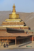 China, Gansu, Amdo, Xiahe, Monastery of Labrang Labuleng Si, Gongtang chorten, Prostrating devotee
