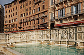 Fonte Gaia, dt. fröhliche Quelle, Brunnen, Piazza del Campo, Il Campo, Platz, Siena, UNESCO Weltkulturerbe, Toskana, Italien, Europa