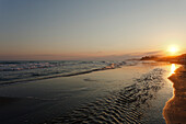 Strand bei Sonnenuntergang, Castiglione della Pescaia, Mittelmeer, Provinz Grosseto, Toskana, Italien, Europa