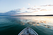 Blick auf die Roseninsel bei Sonnenuntergang, Starnberger See, Bayern, Deutschland