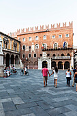 Palazzo del Governo und Loggia, Piazza dei Signor, Verona, Venetien, Italien