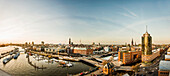 Panoramablick auf Hamburg Am Baumwall und Elbe von der Kehr Wieder Spitze gesehen, Hamburg, Deutschland