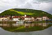 Hausboot auf dem Wasserweg Doubs-Rhein-Rhone-Kanal, Clerval, PK 127, Doubs, Region Franche-Comte, Frankreich, Europa