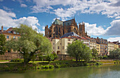 Moselufer mit Kathedrale Saint Etienne, Metz, Moselle, Region Alsace Lorraine, Elsass Lothringen, Frankreich, Europa