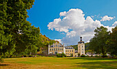 Blick vom Schloßpark auf Schloß Sayn, Sayn, Bendorf-Sayn, Mittelrhein, Rheinland-Pfalz, Deutschland, Europa