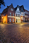 Häuser am Mittelburgwall im Abendlicht, Friedrichstadt, Schleswig-Holstein, Deutschland