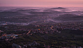 Blick vom Monte Titano über San Marino und Emilia Romagna, Italien