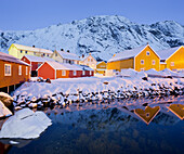 Häuser in Nusfjord, Abends, Flakstadoya, Lofoten, Nordland, Norwegen