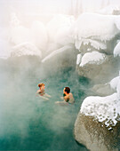 USA, Alaska, couple soaking in Chena Hot Springs