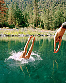 USA, California, man and woman diving into Salmon River, Forks of Salmon