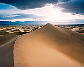 USA, California, Stovepipe Wells sand dunes, Death Valley National Park