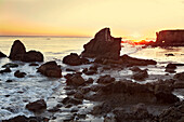 USA, California, Malibu, the sun sets behind rock formations at El Matador beach