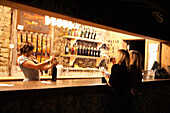 USA, California, Malibu, a bartender serves wine in the Malibu Hills at Saddleback Ranch