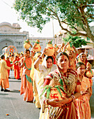 INDIA, Jaipur, festival with woman carrying pots on their heads