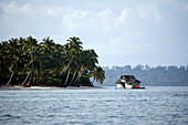 INDONESIA, Mentawai Islands, floating house