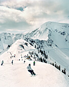 USA, Utah, skiing and snowboarding down to the Little Cloud Chairlift from the top of the tram, Snowbird Ski Resort