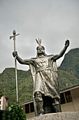 Statue von Inka Herrscher in Aguas Calientes, Machu Picchu, Cusco, Cuzco, Peru, Anden, Südamerika