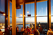 Bar 20up im 20. Stock des Empire Riverside Hotel, St. Pauli, Hamburg, Deutschland