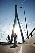 Gesperrte Köhlbrandbrücke aus Spannbeton, während Cyclassics Radrennen, Wilhelmsburg, Hamburg