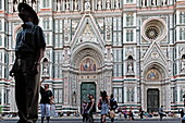 Tourists in front of the facade of the cathedral, Kathedrale Santa Maria del Fiore, Florence, Tuscany, Italy