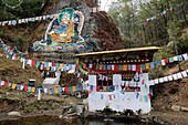 Bhutan (kingdom of), along river Thimphu, a small Chorten and painted Buddah on a rock, donated by a geberous and faithful lama // Bhoutan (Royaume du), le long de la riviere Timphu, un Chorten et une fresque de Bouddhah peinte sur un rocher, offerts aux 