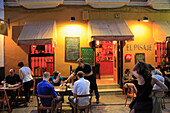 Spain, Andalusia, Seville, Barrio de Santa Cruz, nightlife, bar