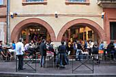 France, Midi-Pyrénées, Toulouse, restaurant, people, street scene