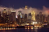 MIST BETWEEN BUILDINGS MIDTOWN SKYLINE HUDSON RIVER MANHATTAN NEW YORK USA