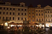 OUTDOOR CAFES LIONS WELL SMALL SQUARE MALE NAMESTI OLD TOWN PRAGUE CZECH REPUBLIC