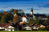 The upper Bavarian village of Wildsteig with the Ammergau Alps in the background, Wildsteig, Weilheim-Schongau, Upper Bavaria, Bavaria, Germany