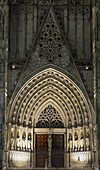 Portal der Kathedrale, beleuchtet, La Catedral de la Santa Creu i Santa Eulàlia, Gotik, Barri Gotic, Barcelona, Katalonien, Spanien