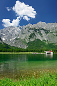 Königssee und Kirche St. Bartholomä mit Watzmann mit Watzmann-Ostwand, St. Bartholomä, Königssee, Berchtesgadener Alpen, Nationalpark Berchtesgaden, Berchtesgaden, Oberbayern, Bayern, Deutschland