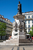 Statue von Kuis de Camoes am Largo de Camoes im Stadtviertel Chiado, Lissabon, Portugal