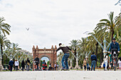 Arc de Triomf und Menschen,Barcelona,Spanien