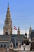 Wiener Rathaus und Dächer von Wien, Wien, Österreich