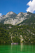 Ausflugsschiff auf dem Königssee, Berchtesgadener Land, Nationalpark Berchtesgaden, Oberbayern, Bayern, Deutschland