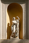 Skulptur am Schloss Wörlitz, Wörlitz, UNESCO Welterbe Gartenreich Dessau-Wörlitz, Sachsen-Anhalt, Deutschland