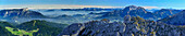 Panorama vom Hochkalter mit Blick auf Untersberg, Salzkammergut, Totes Gebirge, Hoher Göll, Grimming, Schneibstein und Dachstein, Nationalpark Berchtesgaden, Berchtesgadener Alpen, Oberbayern, Bayern, Deutschland