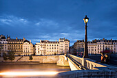 View from Pont de la Tournelle to Quai d'Orleans (le) and Quai de Bethune (ri), Ile Saint-Louis, Paris, France, Europe, UNESCO World Heritage Sites (bank of Seine between Pont de Sully und Pont d'Iena)