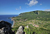 Blick auf Fajazinha, Westküste, Insel Flores, Azoren, Portugal